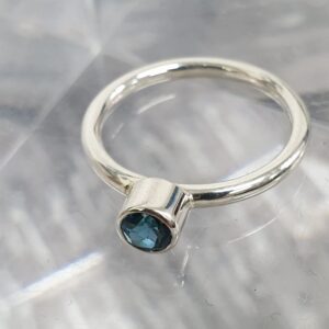 9ct white gold and topaz ring